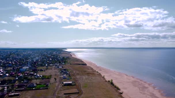Drone Footage Captures Tranquil Beauty Volga River Shore Warm Autumn — Stock Video