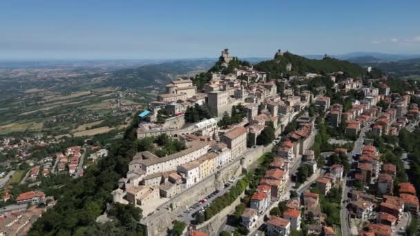 Vista Aérea Del Paisaje Urbano San Marino Fortaleza Guaita Cima — Vídeo de stock
