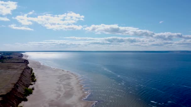 Drone Filmación Captura Tranquila Belleza Orilla Del Río Volga Cálido — Vídeo de stock