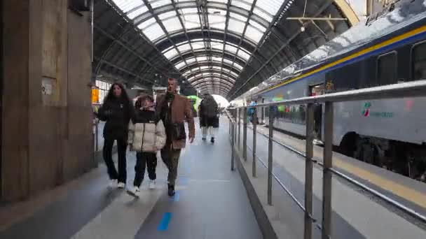 Passengers Rushing Catch Train Hyperlapse Milan Central Station Italy 2024 — Stock Video