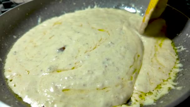 리구리아 요리법 이탈리아 알레그라 숟가락으로 소스를 끓입니다 이탈리아 슬로우 고품질 — 비디오