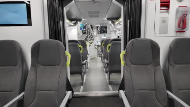 Assentos Vazios Trem Estacionário Todo Trem Está Vazio Durante Pandemia — Vídeo de Stock