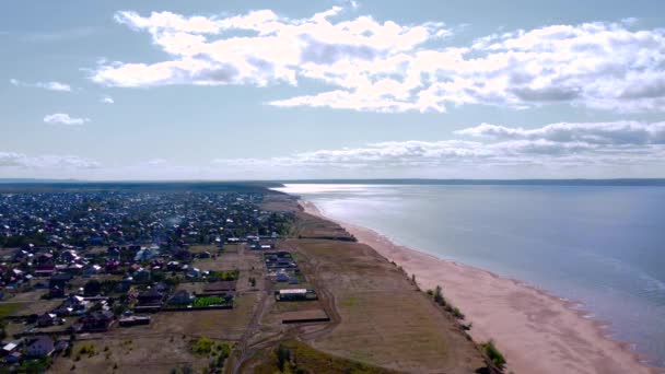 Drone Footage Village River Beach Kiváló Minőségű Drón Felvételek — Stock videók