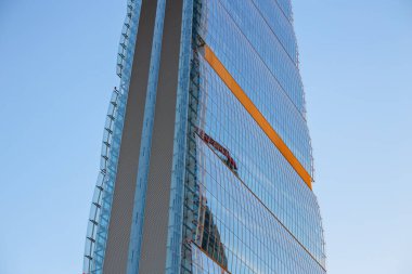 Milano, İtalya 'daki cam binalar. CityLife Alışveriş Bölgesi - yeni ticari ve konut alanı. Finans, ekonomi, gelecekteki kavramlar. Yüksek kalite fotoğraf