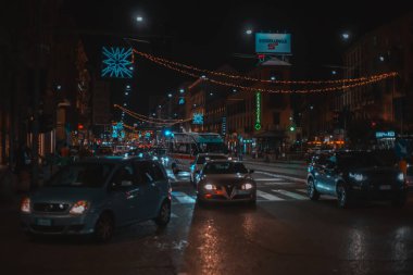 Milano caddesi, İtalya 'nın Lombard bölgesinin başkenti. Milan, İtalya 25.12.2023. Yüksek kalite fotoğraf