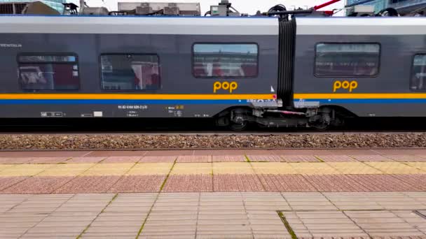 Vysokorychlostní Vlak Projíždějící Stanicí Rogoredo Miláně Itálie 2024 Kvalitní Záběry — Stock video