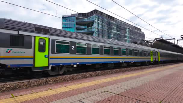 Train Grande Vitesse Passant Par Gare Rogoredo Milan Italie 2024 — Video