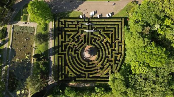 Sigurta Garden Parkı 'ndaki havadan izlenen labirent. Valeggio sul Mincio, İtalya 'da Venedik bölgesinin Verona eyaletinde yer alan bir komündür.. 