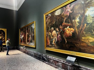 Milan, İtalya, 6 Ekim 2024 Brera Müzesi. Brera, İtalya 'nın Milano kentinde bulunan bir sanat galerisidir. Sergide 14. yüzyıldan 20. yüzyıla kadar 500 'den fazla tablo, heykel ve sanat eserinden oluşan bir koleksiyon yer alıyor.. 