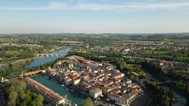 Peschiera del Garda, İtalya 'nın güzel hava manzarası.