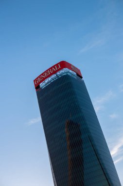  Milan, Lombardy, İtalya, Avrupa 9.04. 2024 Logosu, Milano 'daki şehir hayatının yeni, modern yerleşim bölgesinde Generali Grubu' nun genel merkezi.. 