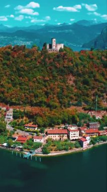 Rocca Martinengo İtalya 'da Monte Isola' da. İnsansız hava aracından harika manzara. 