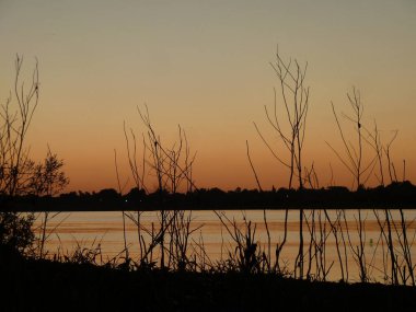 Nehirde alacakaranlık