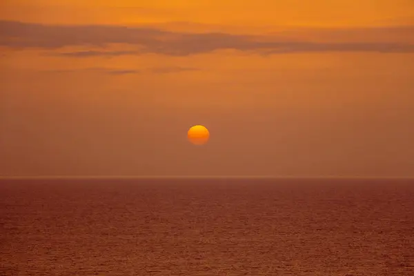 Denizde güzel bir gün batımı