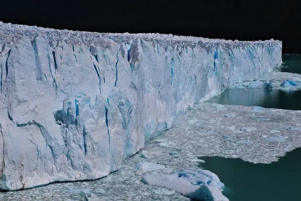 Buzul, buz ve göl, Perito Moreno, Patagonya, Arjantin