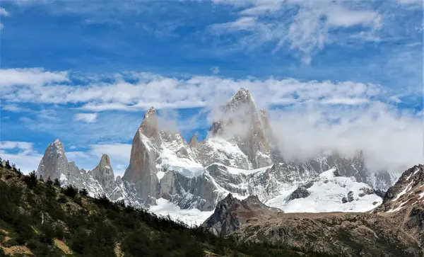 Patagonya 'nın güneyindeki Arjantin' in güzel dağları. Monte Fit Roy.