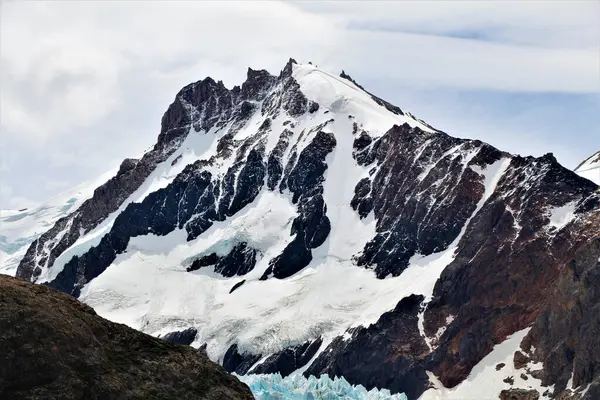Patagonya 'nın güneyindeki Arjantin' in güzel dağları. Monte Fit Roy.