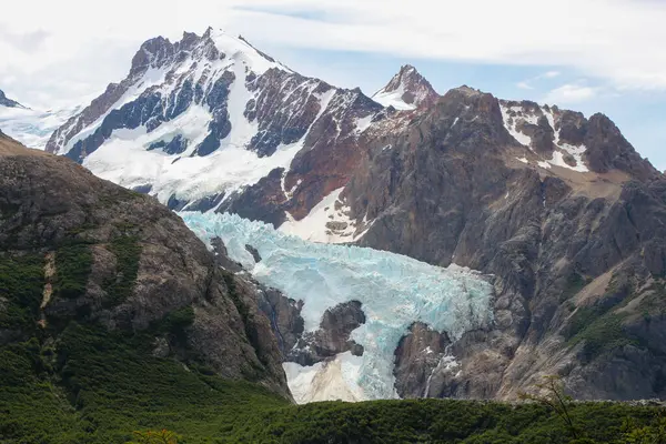 Patagonya 'nın güneyindeki Arjantin' in güzel dağları. Monte Fit Roy.