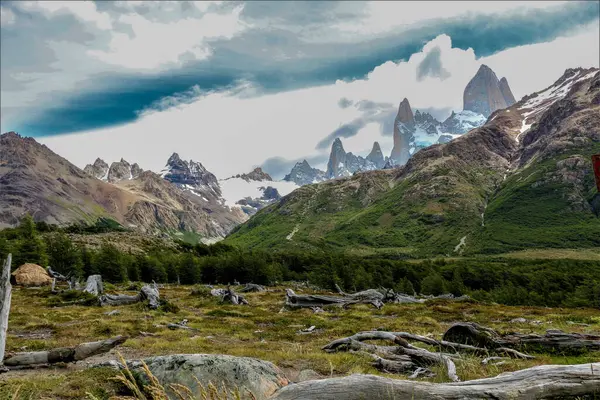 Patagonya 'nın güneyindeki Arjantin' in güzel dağları. Monte Fit Roy.