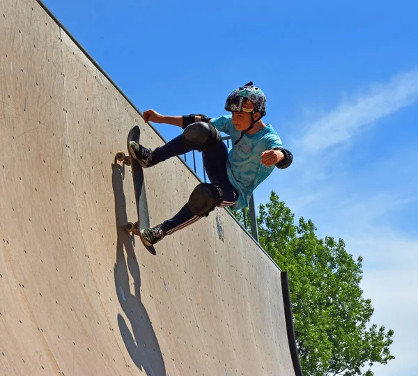 Neots Cambridgeshire England July 2022 Skateboarder Performing Stunt Vert Ramp — Stock Photo, Image