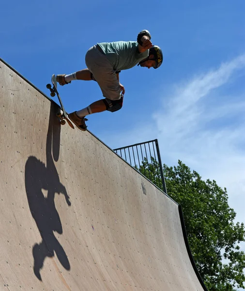 Neots Cambridgeshire England July 2022 Skateboarder Performing Stunt Vert Ramp — Stock Photo, Image