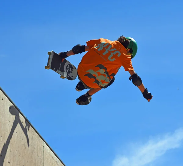 Neots Cambridgeshire England Jly 2022 Skatebodder Performing Stunt Ching Vert — 스톡 사진