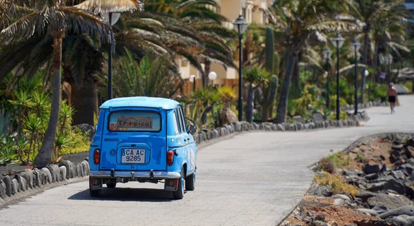 Playa Blanca Lanzarote Spain May 2023 Класичний Рено Автомобіль Їде — стокове фото