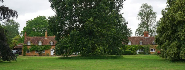 Ickwell Bedfordshire England Июля 2023 Года Коттеджи Ickwell Деревенском Зеленом — стоковое фото