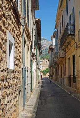 Soller, Mallorca, İspanya - 16 Haziran 2022 Soller Mallorca 'nın dar sokakları