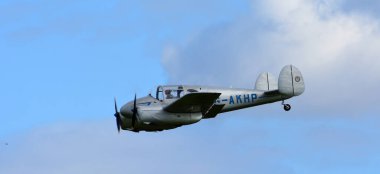 ICKwell, BEDFORDSHIRE, İngiltere - Eylül 06, 2020: Vintage Miles M65 Gemini, G-AKHP Flight.