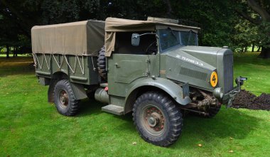 SILSOE, BEDFORDSHIRE, İngiltere 19 AĞUSTOS 2023: 1944 Morris-Ticari Kamyon