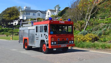 FELIXSTOWE, SUFFOLK, ENGLAND - MAYIS 05, 2024: Klasik Bedford Mountain İtfaiye Aracı