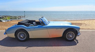 FELIXSTOWE, SUFFOLK, ENGLAND - MAYIS 05, 2024: Klasik Austin Healey 3000 MK II
