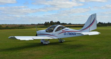 ICKwell, BEDFORDSHIRE, İngiltere - 17 Eylül 2024: Evektor EV-97 Spor Yıldızı Max, G-TMAX uçak pistinde