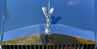 Küçük Gransden, CAMBRIDGESHIRE, İngiltere - 25 Ağustos 2024: Rolls Royce Ecstacy araba maskotu