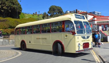 FELIXSTOWE, SUFFOLK, İngiltere - MAYIS 05, 2024: Yoldaki Bristol Doğu Ülkeleri Otobüsü