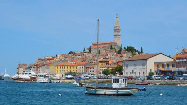 ROVINJ, ISTRIA, CROATIA - 17 Haziran 2017: Hırvatistan 'ın Istia kentindeki tarihi Rovinj kasabası
