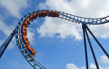 Roller coaster ride heyecan arayanlar ile dolu 