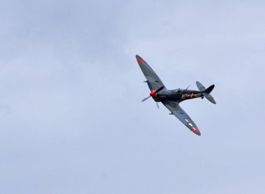 Küçük Gransden, CAMBRIDGESHIRE, İngiltere - 25 AĞUSTOS 2024: Supermarine Spitfire G-PBIX WZ-RR 39. avcı filosu USAF PORKY II