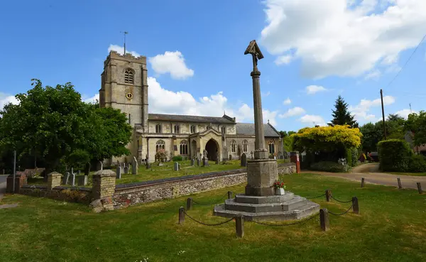 Barrington Kilisesi ve Cambridgeshire Anıtı İngiltere