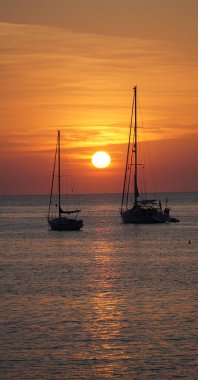 Günbatımında yatlar Soller Mallorca