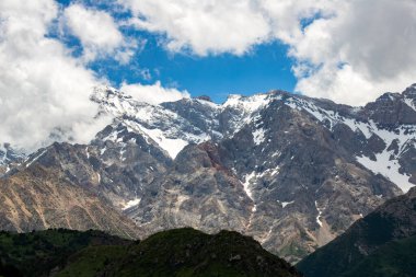 Kafkas dağlarının güzel manzarası