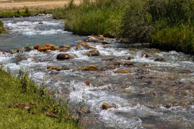 Nehirdeki su akıntısı