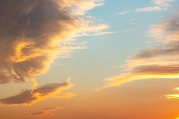 Bulutlu güzel gökyüzü