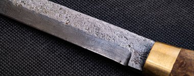 Şam çeliği desenli bir arka plan. Şam bıçak dokusunun makro görüntüsü. Orijinal desenli Şam çeliği. Şam çelik deseni.