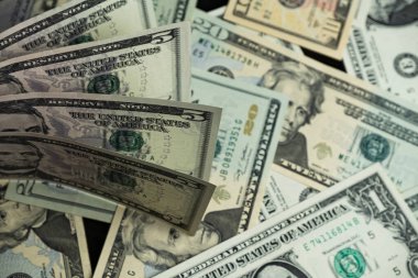 5 Amerikan Doları banknotları, 5 dolarlık banknotlar, en üst mertebedeki Abraham Lincoln banknotları.