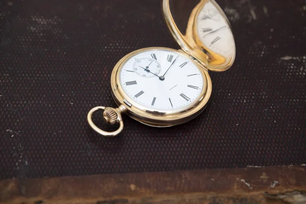 2023 Ιβοβ Ουκρανία Vintage Χρυσό Ρολόι Τσέπης Longines Απομονώνονται Λευκό — Φωτογραφία Αρχείου