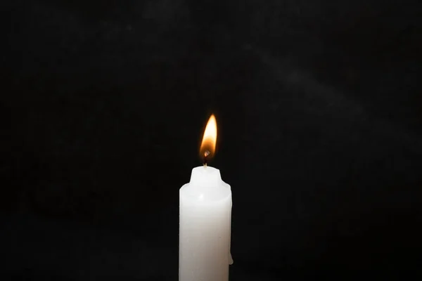 Белая Горящая Свеча Черном Фоне — стоковое фото