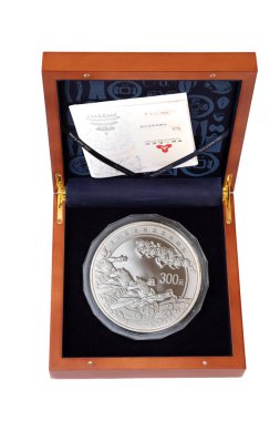 Fotoğraf, Lviv kentindeki Ukrayna 'da çekildi. Beyaz arka planda para. Pekin 'de 2008 XXIX Olimpiyatları' nda 300 yuan. Çin. 1 kg