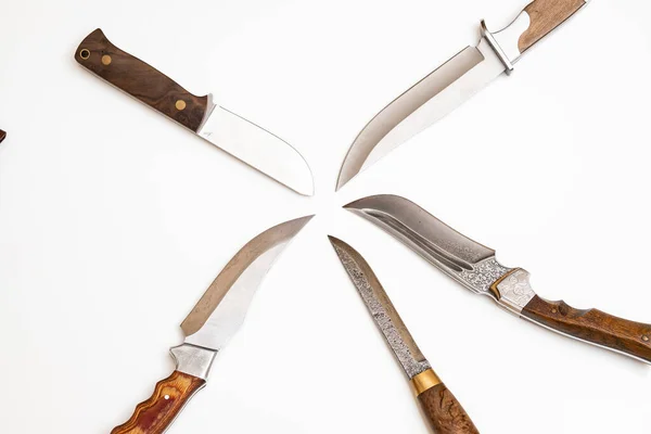 Noże Myśliwskie Białym Tle Sezon Łowiecki Noże Cięcia Mięsa Zimna — Zdjęcie stockowe
